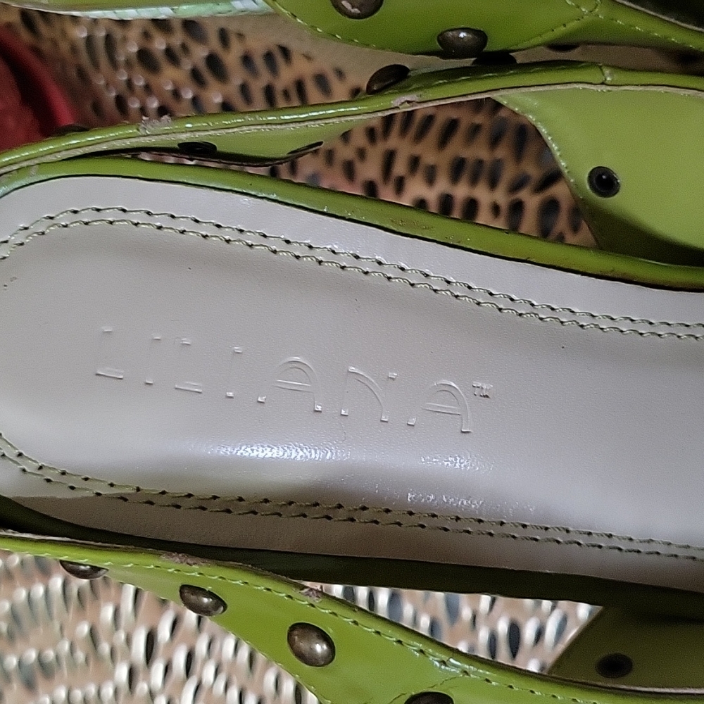 Shoes - Picture 3 of 4